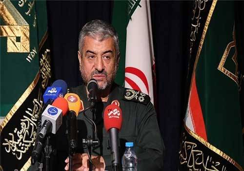 قائد الحرس الثوري الإيراني : الحرس ينتظر الأوامر لتوجيه رد سريع وعنيف ضد آل سعود