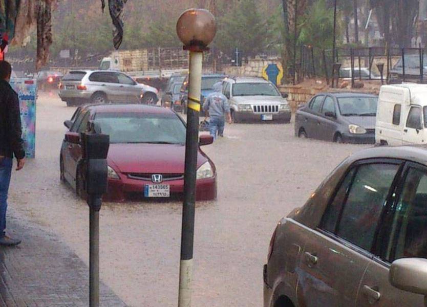 لتجنب الانزلاقات وحوادث السير خلال الشتوة الاولى... اتبع هذه الخطوات