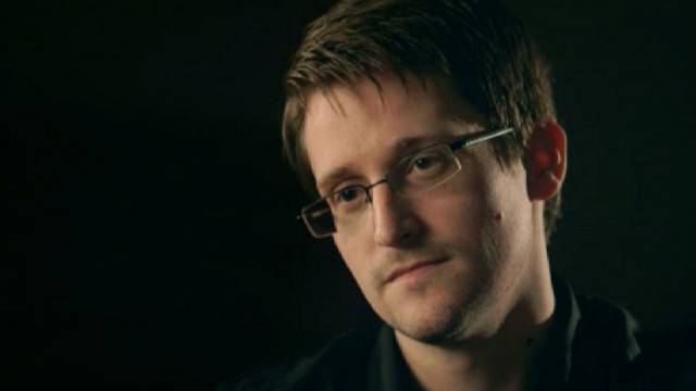 فضيحة يطلقها سنودن: الاستخبارات قد تتحكم بهاتفك وهو في جيبك...في 15 ثانية