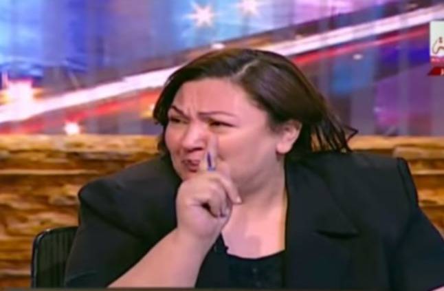 بالفيديو.. “فيلم جنسي” يحرج مرشحة للبرلمان المصري ويتسبب في بكائها الشديد