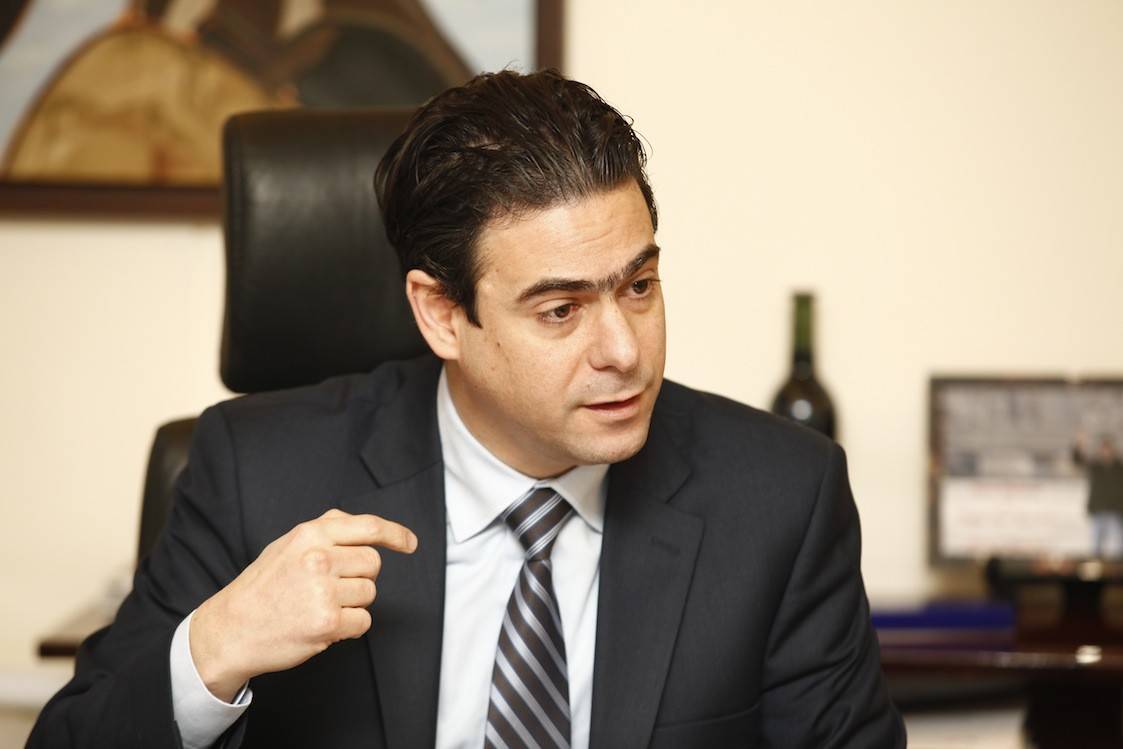 الصحناوي سينام أمام قصر بعبدا