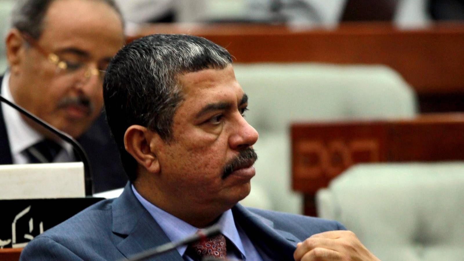 نجاة رئيس الوزراء اليمني بعد استهداف مقر اقامته في عدن بالصواريخ