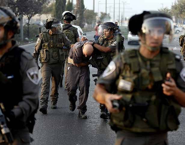بوادر انتفاضة ثالثة تجتاح الشارع الفلسطيني وسط استعداد الفصائل
4 شهداء وعشرات الجرحى خلال المواجهات والطائرات الاسرائيلية تقصف غزة