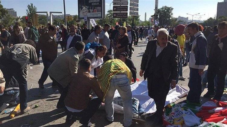 بالصور- أكثر من 20 قتيلا في انفجار قرب محطة قطارات في أنقرة
