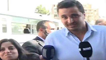 بالفيديو .. معركة بين مراسلة الـ’’LBCI’’ ومراسل “الجديد” على الهواء! ... بسبب