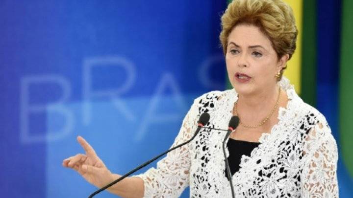 رئيسة البرازيل تواجه تهديدا مزدوجا بالاقالة