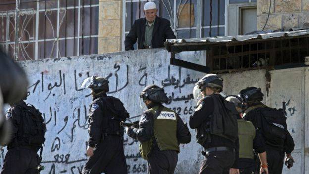 رئيس بلدية القدس للإسرائيليين: احملوا مُسدساتكم معكم