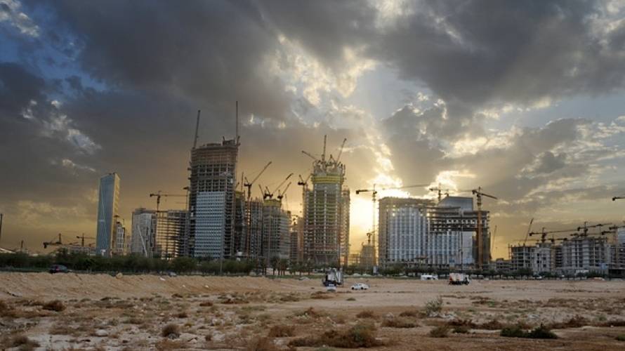 الملك سلمان: مع تراجع النفط لا سيارات أو لا أثاث جديد