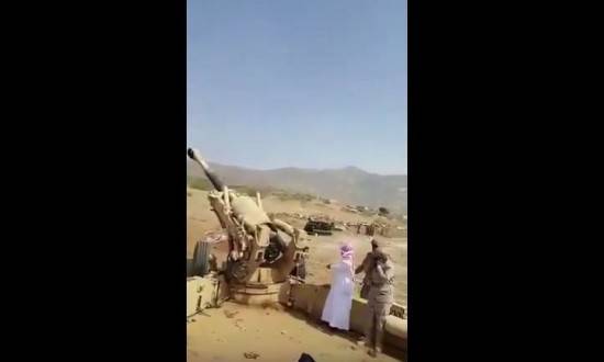 بالفيديو.. إمام الحرم المكي يشارك بقصف مواقع الحوثيين