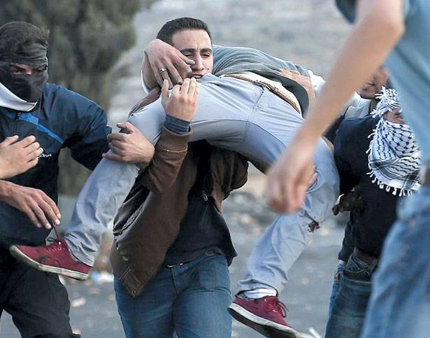 الفلسطينيون يواصلون «طعن» جنود الاحتلال والمواجهات عمّت مدن الضفة والقطاع