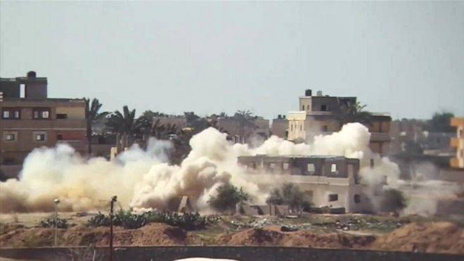 ضخ المياه على الحدود مع غزة 
