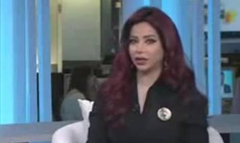 بالفيديو.. ذبابة تربك مذيعة