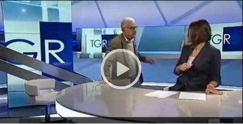 بالفيديو.. ضيف يهجم على مذيعة ويقبلها بفمها