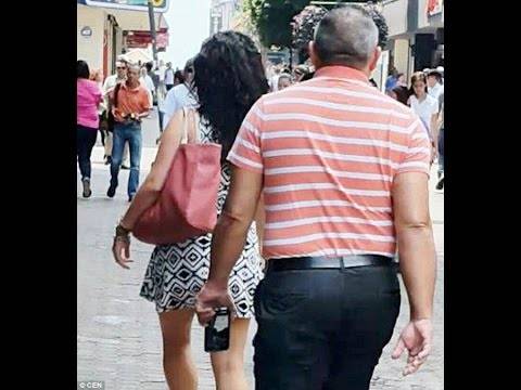 ضبط رجل أثناء محاولته التقاط فيديو من أسفل فستان امرأة بالشارع