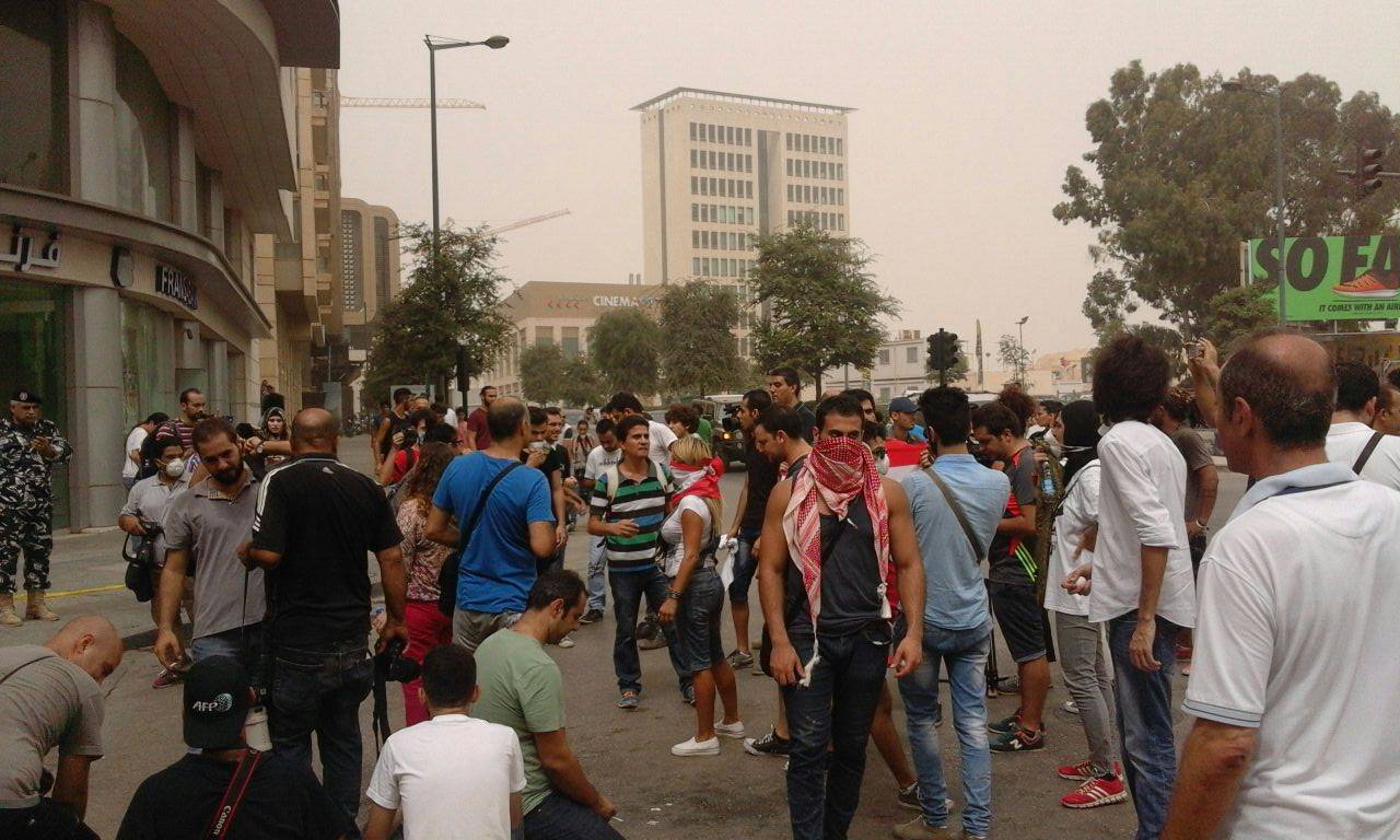 بدء تجمع هيئة التنسيق ورابطة الموظفين في ساحة الشهداء