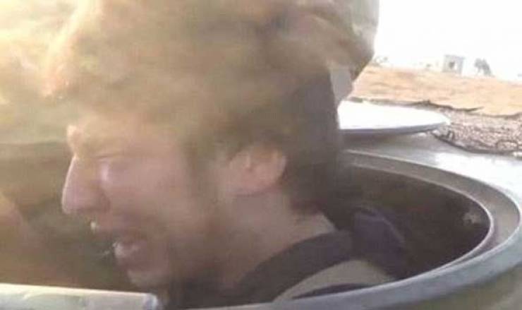“بالصور”: انتحاري من “داعش” يبكي قبيل تفجير نفسه !