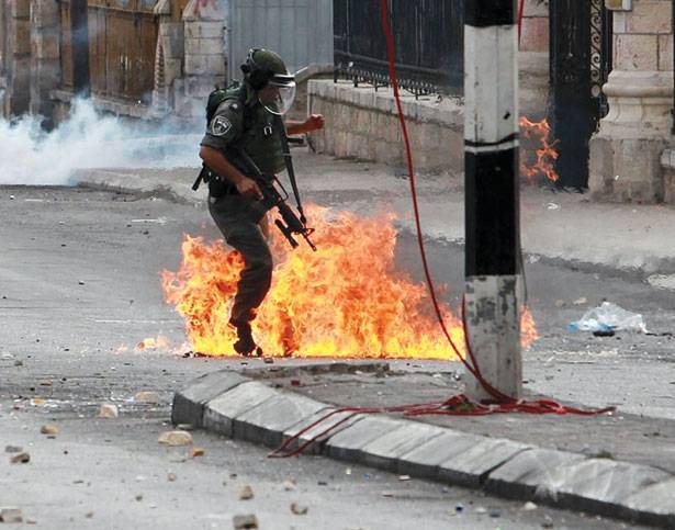 الفلسطينيون يردون على الوحشية الاسرائيلية بمزيد من «طعنات السكاكين» والدهس