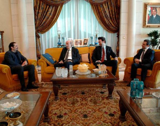 جنبلاط التقى في الرياض الملك السعودي
وبحث مع الحريري سبل انتخاب رئيس