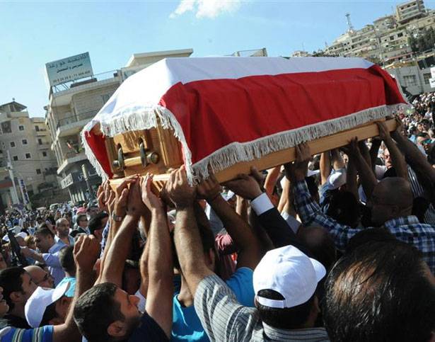 لبنان ودّع الياس سكاف من بيروت إلى زحلة في مأتم رسمي وشعبي
لحام: نودع وجهاً مميزاً سنفتقده في خواتم الأيام وفي الظروف المفصلية