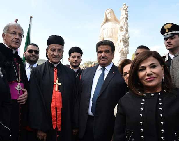 الراعي إزاح الستار عن تمثال
القديسة ريتا في إيطاليا