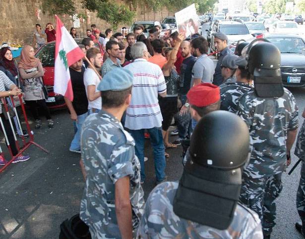أبو غيدا أخلى سبيل 3 ناشطين
الحراك لم يسلم من شتائم المواطنين