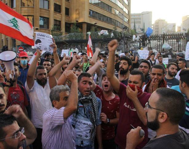 الحراك «يهز» السياج في رياض الصلح و«العسكرية»...