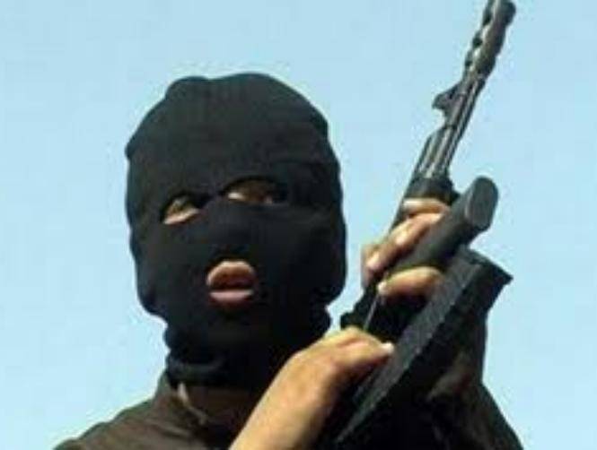 ملثمون اضرموا النيران في حافلة لنقل ركاب وسط اسطنبول