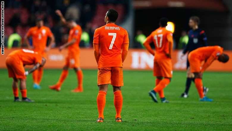 كيف انتقل المنتخب الهولندي من تحقيق الأمجاد إلى الخروج مذلولًا من تصفيات يورو 2016