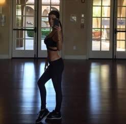 بالصورة.. كورتني كارداشيان قمة في الإثارة بعد شفاء لمار أودوم