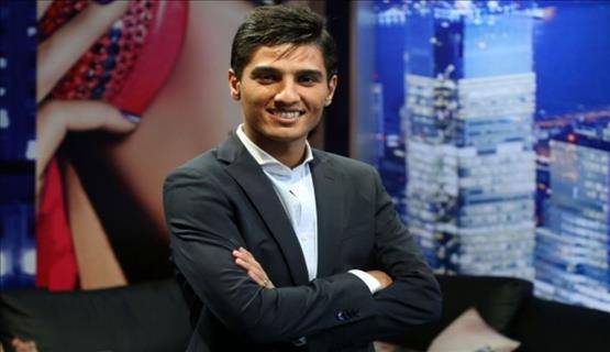 صحفي صهيوني يطالب بسحب لقب 'سفير الأونروا' من محمد عساف