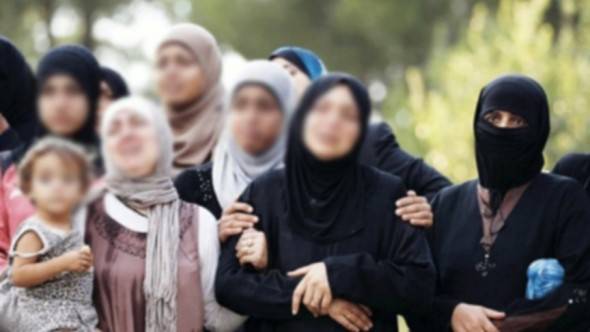 اللاجئات بألمانيا.. يهربن من الموت إلى الاغتصاب وتباع الواحدة مقابل 10 يورو