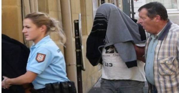 ما الذي دفع بهذا الأب إلى سجن طفله 8 سنوات ؟