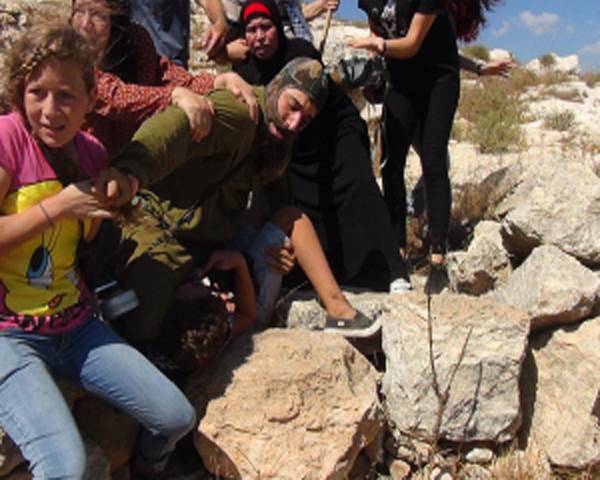 انقذت أخيها من أيدي جندي اسرائيلي.. فماذا فعل الاحتلال؟