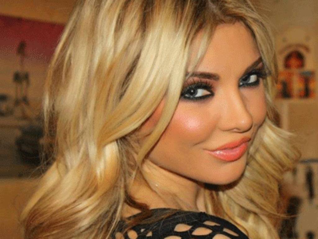 آخر ما يتوقعه الجمهور.. ميريام كلينك تنشر صورتها في الحمام