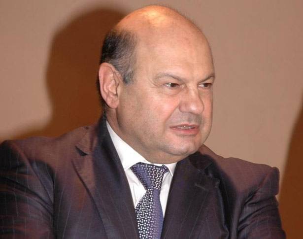 اليـاس سكـاف ...
قلب أسـد فـي وجـه حمـل