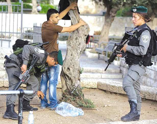 اليوم الـ 21 من الانتفاضة..قهر وقمع صهيوني وجولات مكوكيّة لوأدها