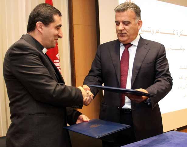ابراهيم وقع مُذكرة تفاهم مع «كاريتاس» :
ملف النازحين يُؤسّس لحالة إجتماعيّة مُتفجّرة
