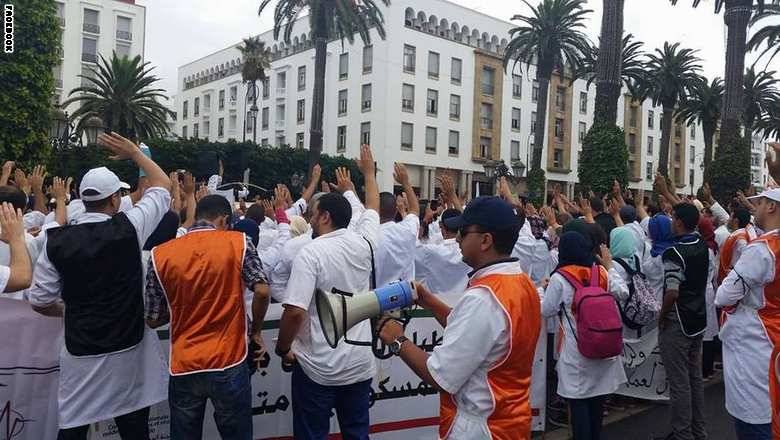 قوات الأمن تفضّ احتجاج طلبة أطباء بكلية الرباط وتعتقل 4 منهم قبل إطلاق سراحهم