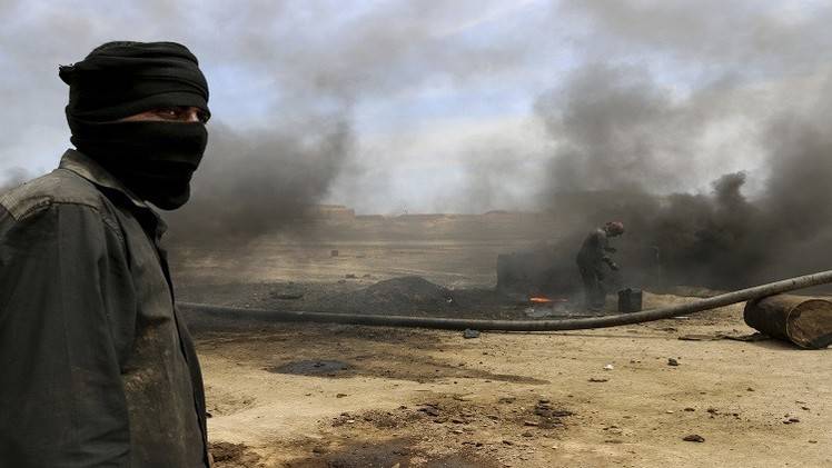 تقارير استخبارية: "داعش" يجني 50 مليون دولار شهريا من النفط