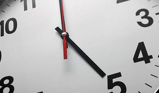 انتهاء العمل بالتوقيت الصيفي اعتبارا من منتصف هذه الليلة