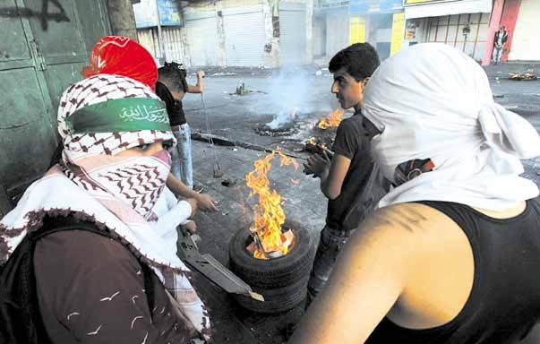 الفلسطينيون يدعون «لجمعة غضب» والانتفاضة تتدحرج الى كل المدن والقرى الفلسطينية