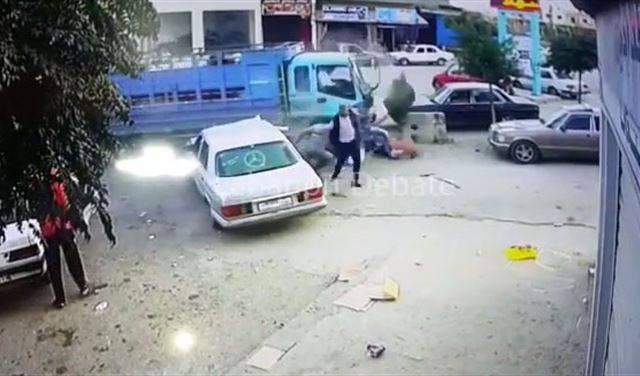 فيديو الحادث المروع في عكار.. شاحنة تدهس مجموعة من الشبان
