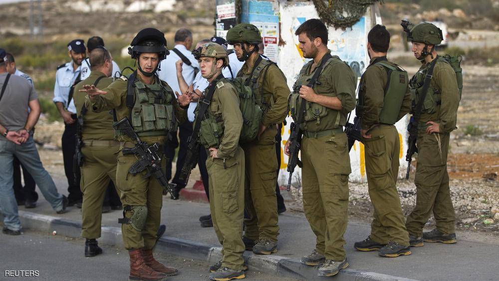 مستوطنون يطعنون فلسطينيا في الضفة