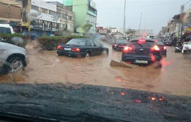 سيولٌ وفيضانات ونفايات .. وماذا عن طقس الغد؟