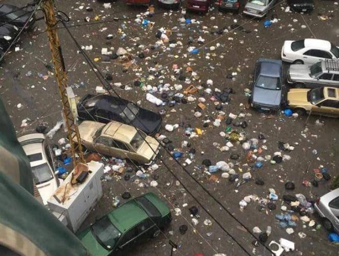 بالفيديو: حين تسبح النفايات على طرقات لبنان