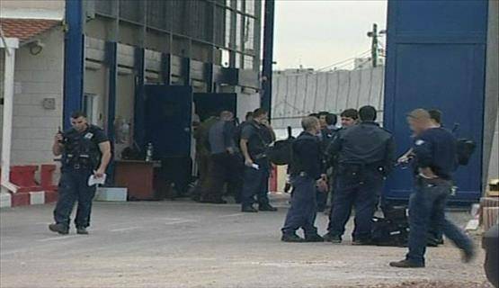 للمرة الثانية خلال اسبوع..اقتحام قسم 16 في سجن 