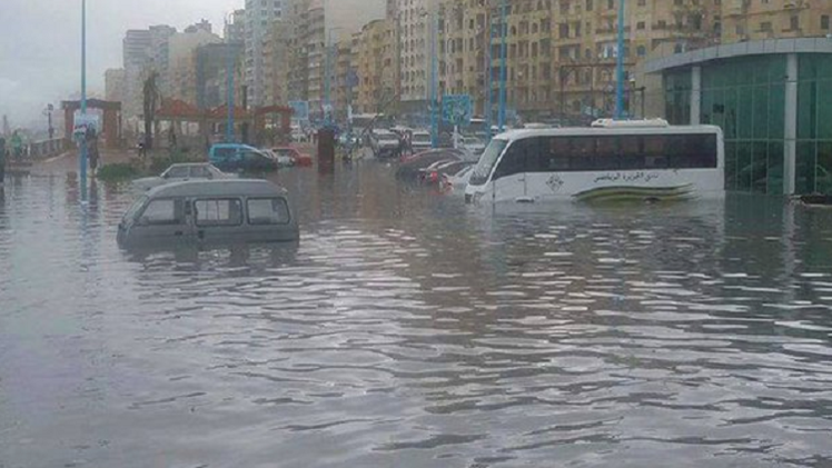 مقتل 6 أشخاص جراء السيول والأمطار الشديدة في الاسكندرية