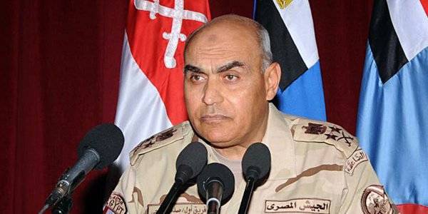 حقوقي مصري يؤكد تصديق الجيش على حبس 26 ضابطاً بتهمة الانقلاب على السيسي
