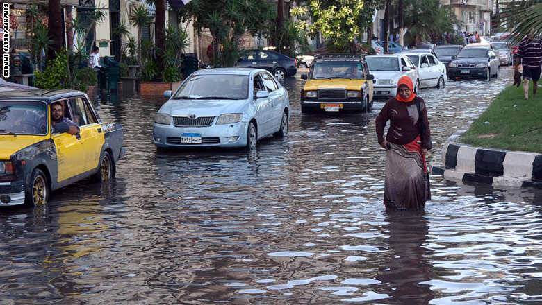 اجتماع حكومي طارئ في مصر لبحث تداعيات الطقس السيئ