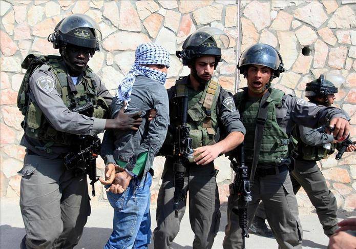 جيش الإحتلال يعتقل 44 فلسطينيا في الضفة الغربية
